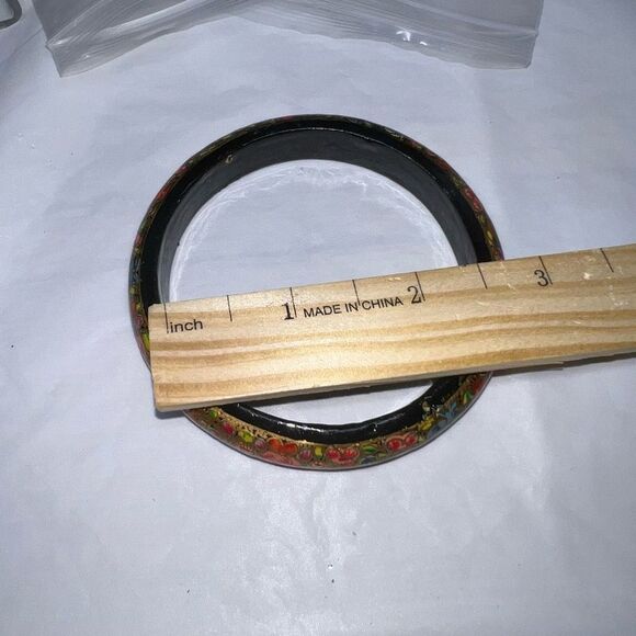 Vintage Hand Painted Lacquered Bangle Bracelet - Picture 7 of 9